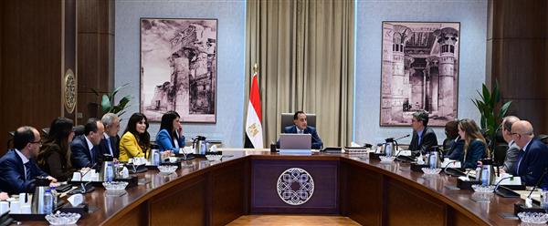 رئيس الوزراء يلتقي وفد البنك الدولي لتعزيز التعاون في البنية التحتية والطاقة المتجددة بمصر